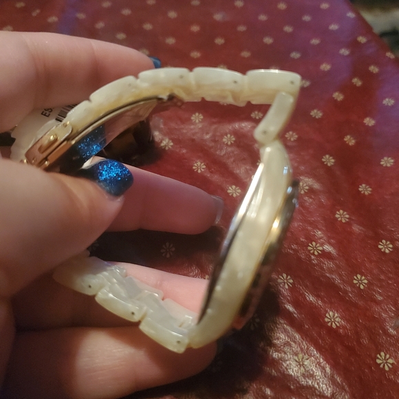 Womans fossil watches - Picture 3 of 6